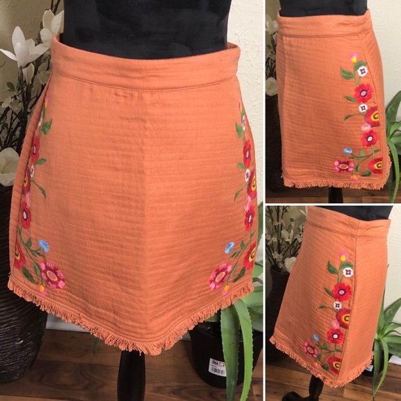 Giani Bini Cotton Floral Embroidered Raw Hem Skirt - Picture 2 of 8